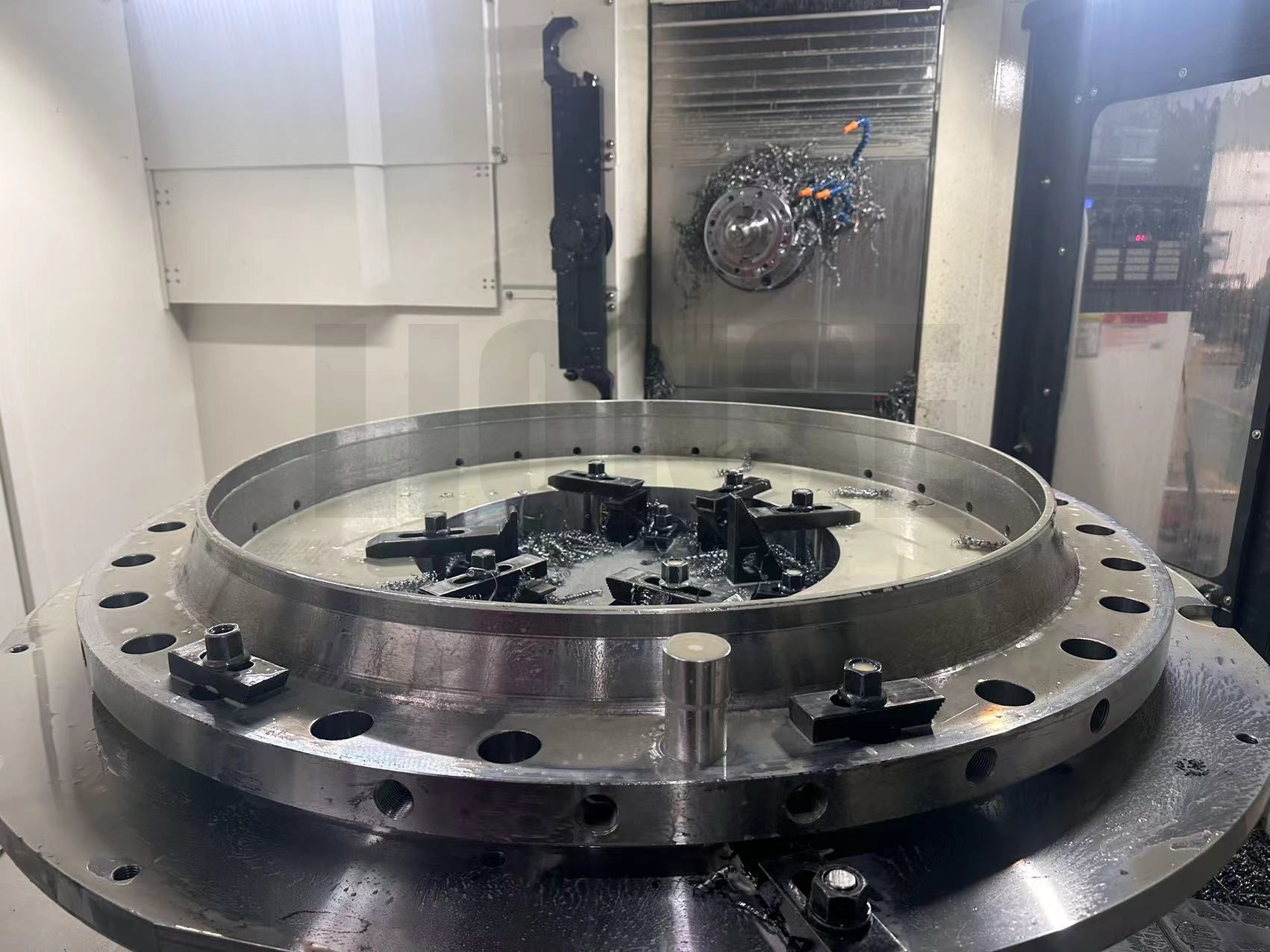 Πώς να εξασφαλίσετε την κατακόρυφη οπή όταν τρυπάτε φλάντζες μεγάλης διαμέτρου;